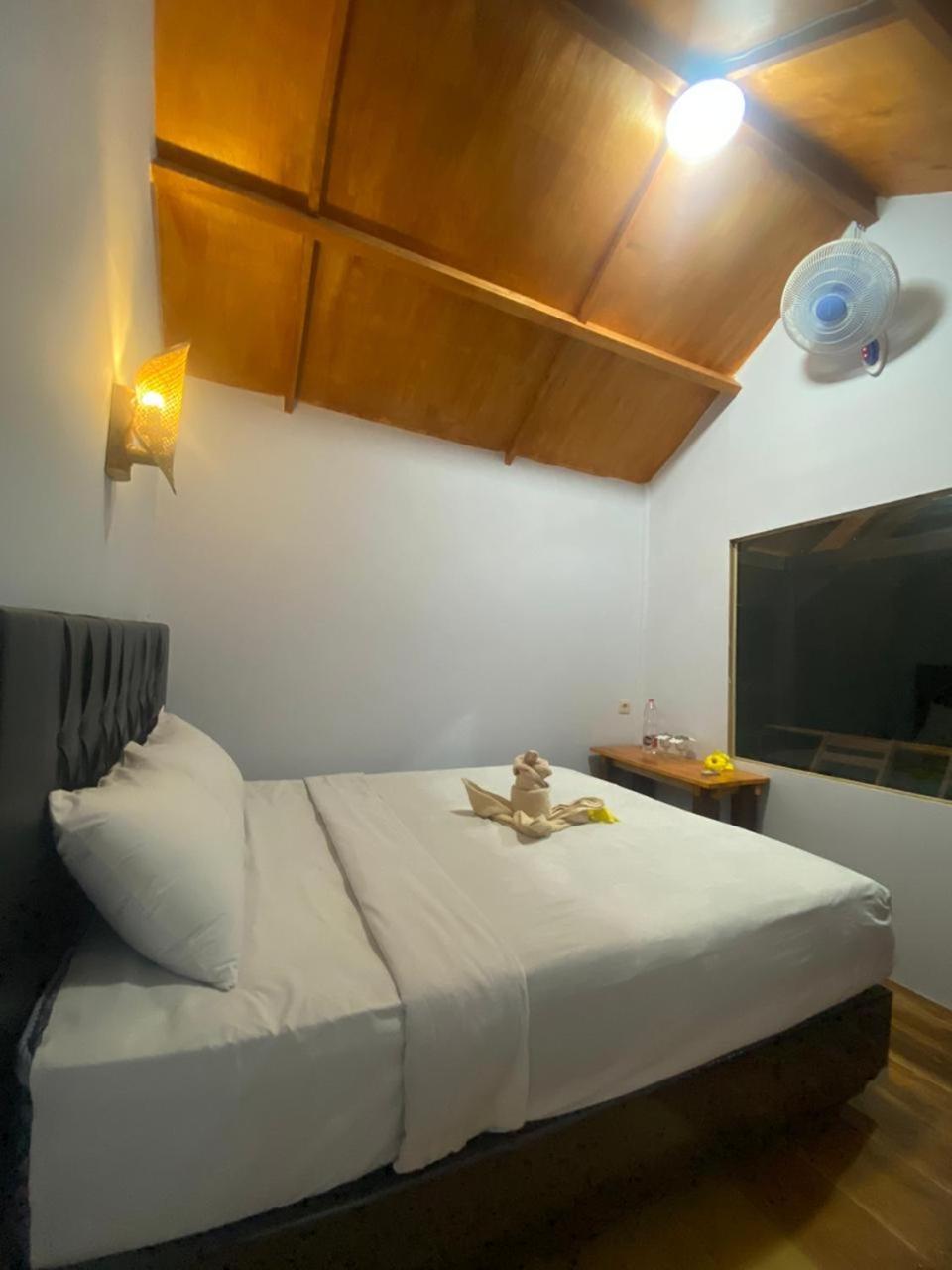 Poetri Bungalow & Restaurant Senaru Bagian luar foto
