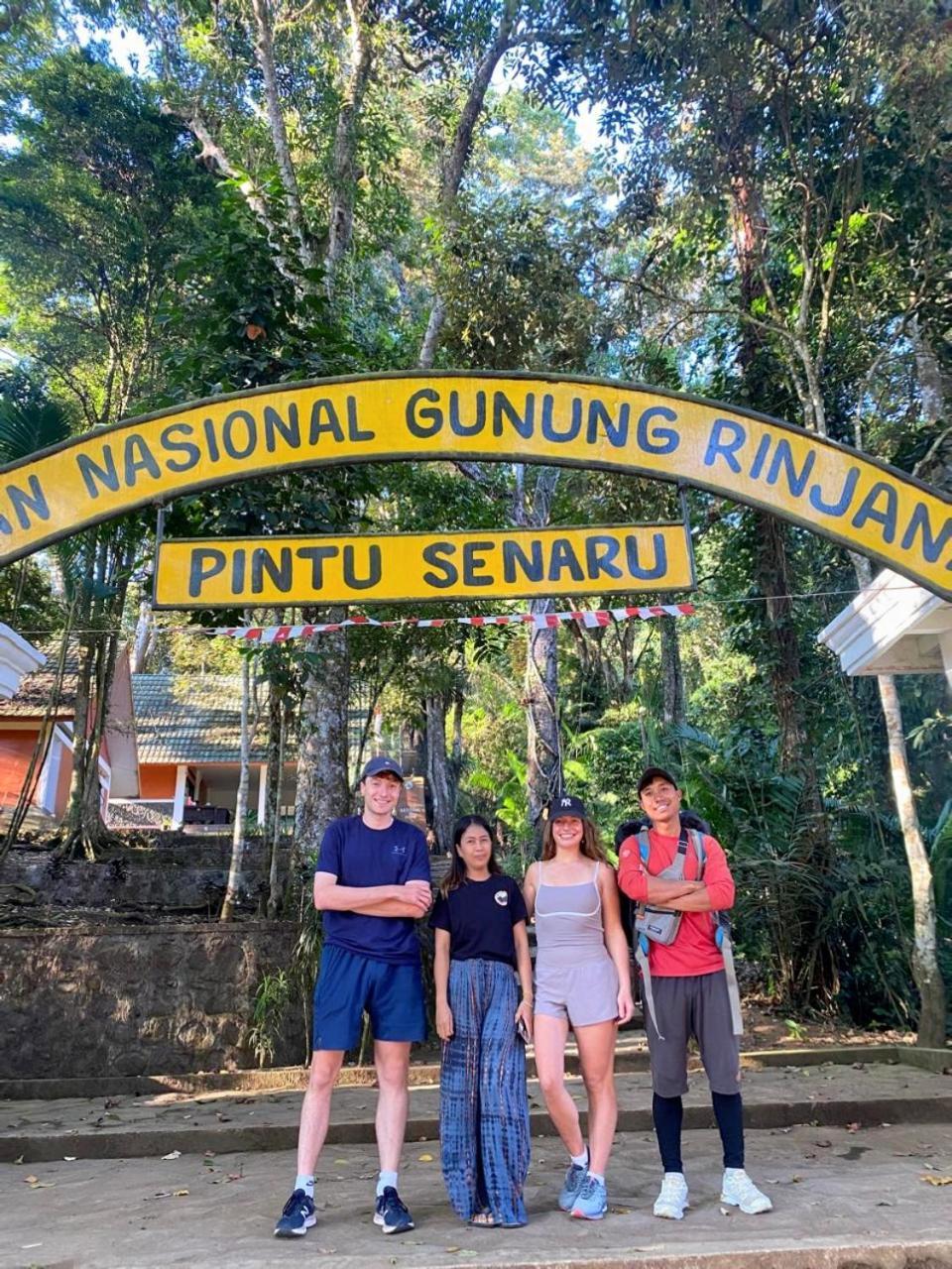 Poetri Bungalow & Restaurant Senaru Bagian luar foto